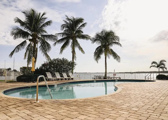 Dolphin Bay In Boca Ciega Resort - 2Br, Pool, Bay View